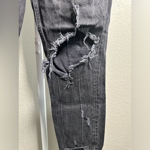 EUC Abercrombie & Fitch Women’s Black Distressed Raw Hem Croppes Jeans - Size 4 - Picture 5 of 6
